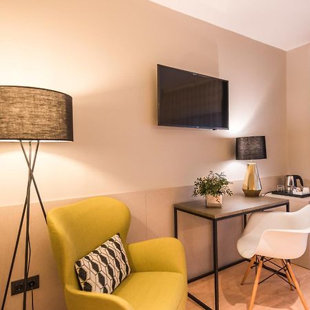 Up Rooms Vic Hotel Екстериор снимка