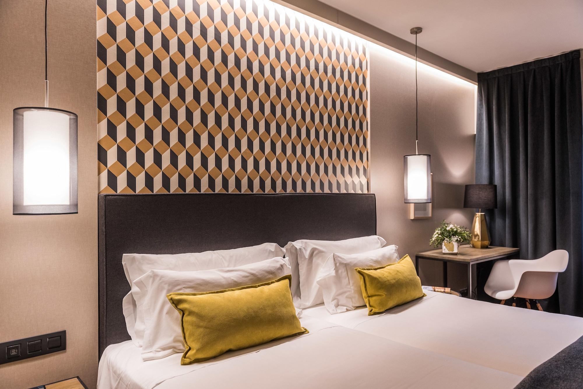 Up Rooms Vic Hotel Екстериор снимка