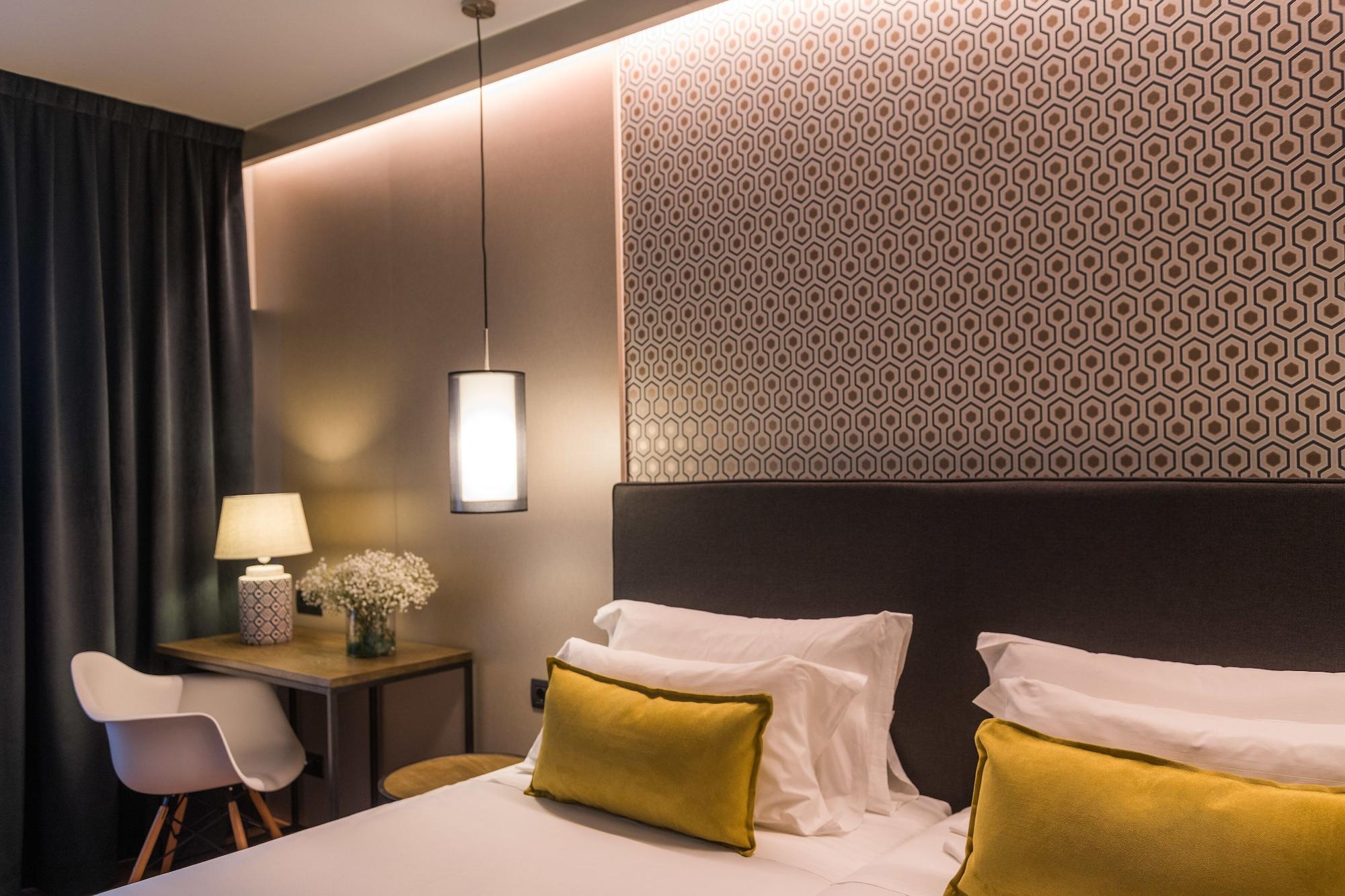 Up Rooms Vic Hotel Екстериор снимка
