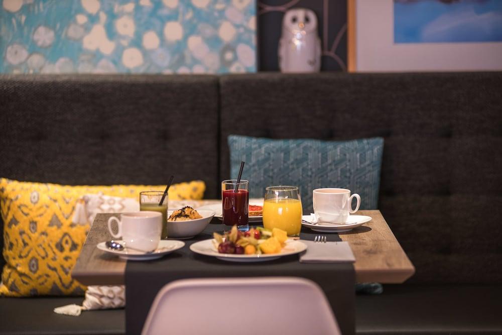 Up Rooms Vic Hotel Екстериор снимка