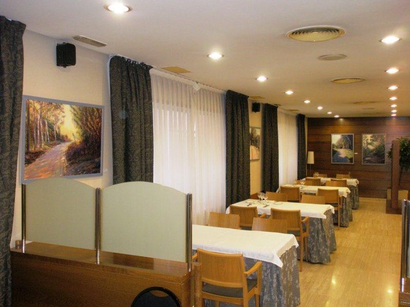 Up Rooms Vic Hotel Екстериор снимка