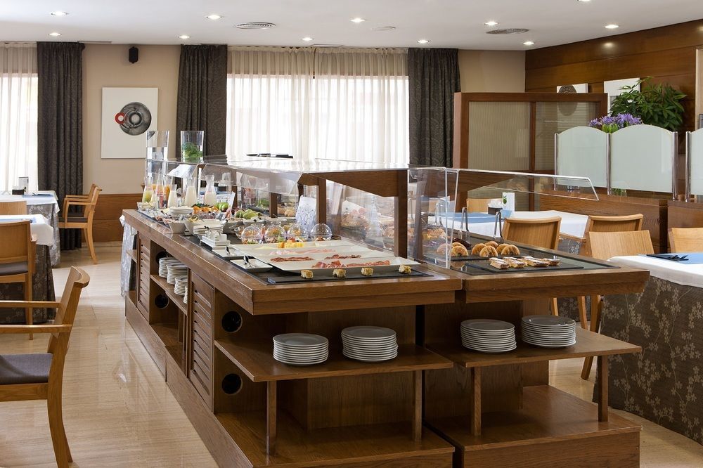 Up Rooms Vic Hotel Екстериор снимка