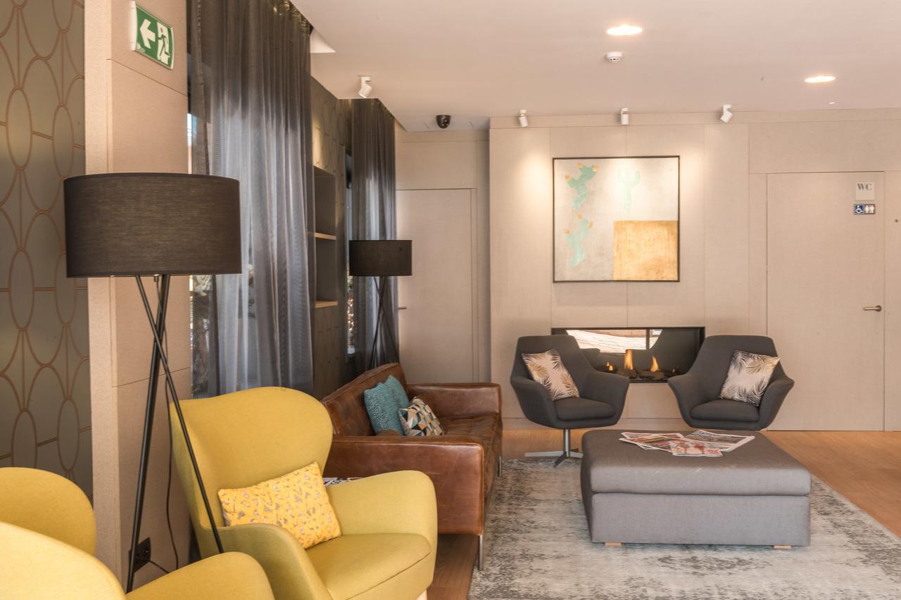 Up Rooms Vic Hotel Екстериор снимка