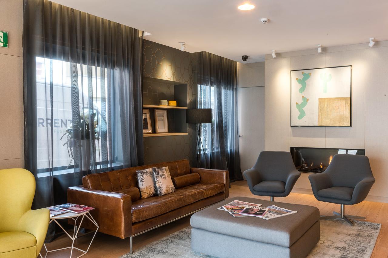 Up Rooms Vic Hotel Екстериор снимка
