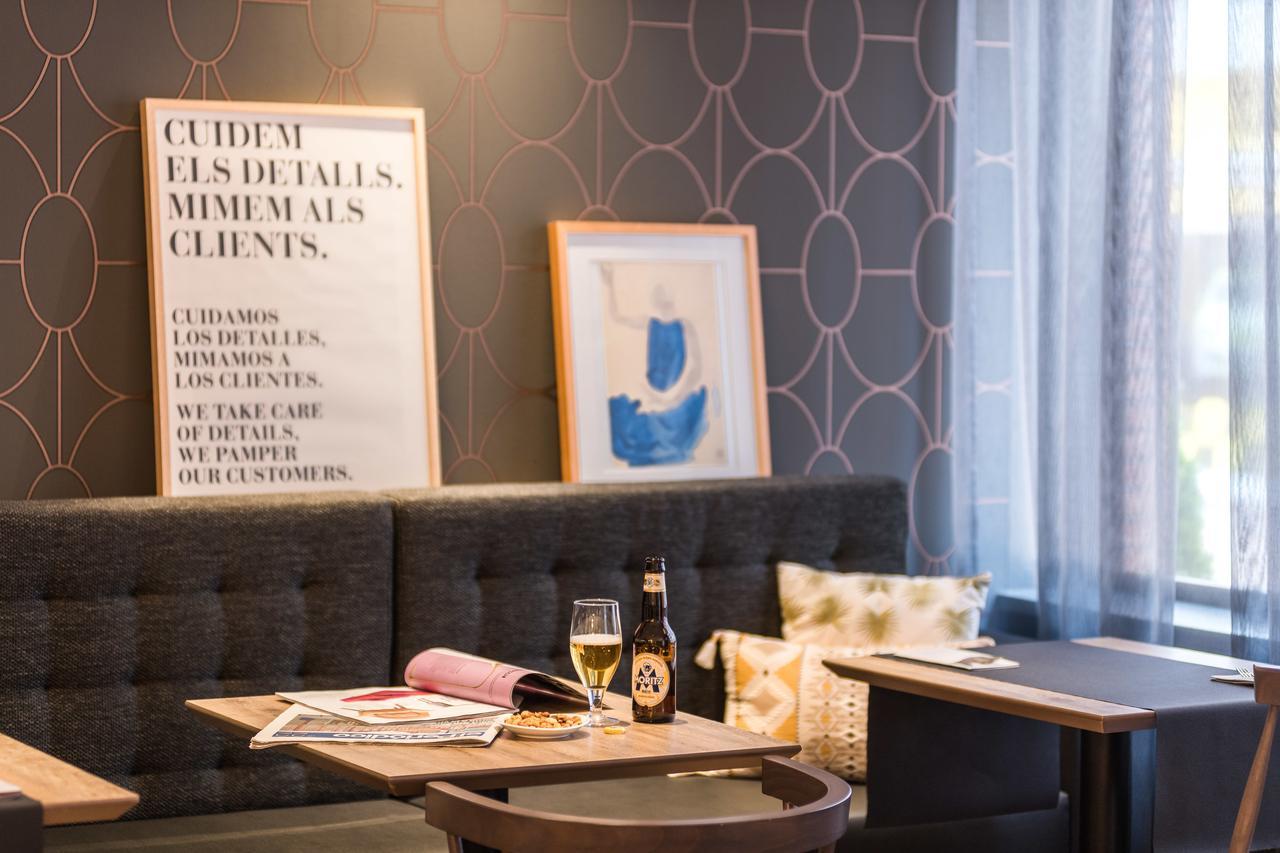 Up Rooms Vic Hotel Екстериор снимка