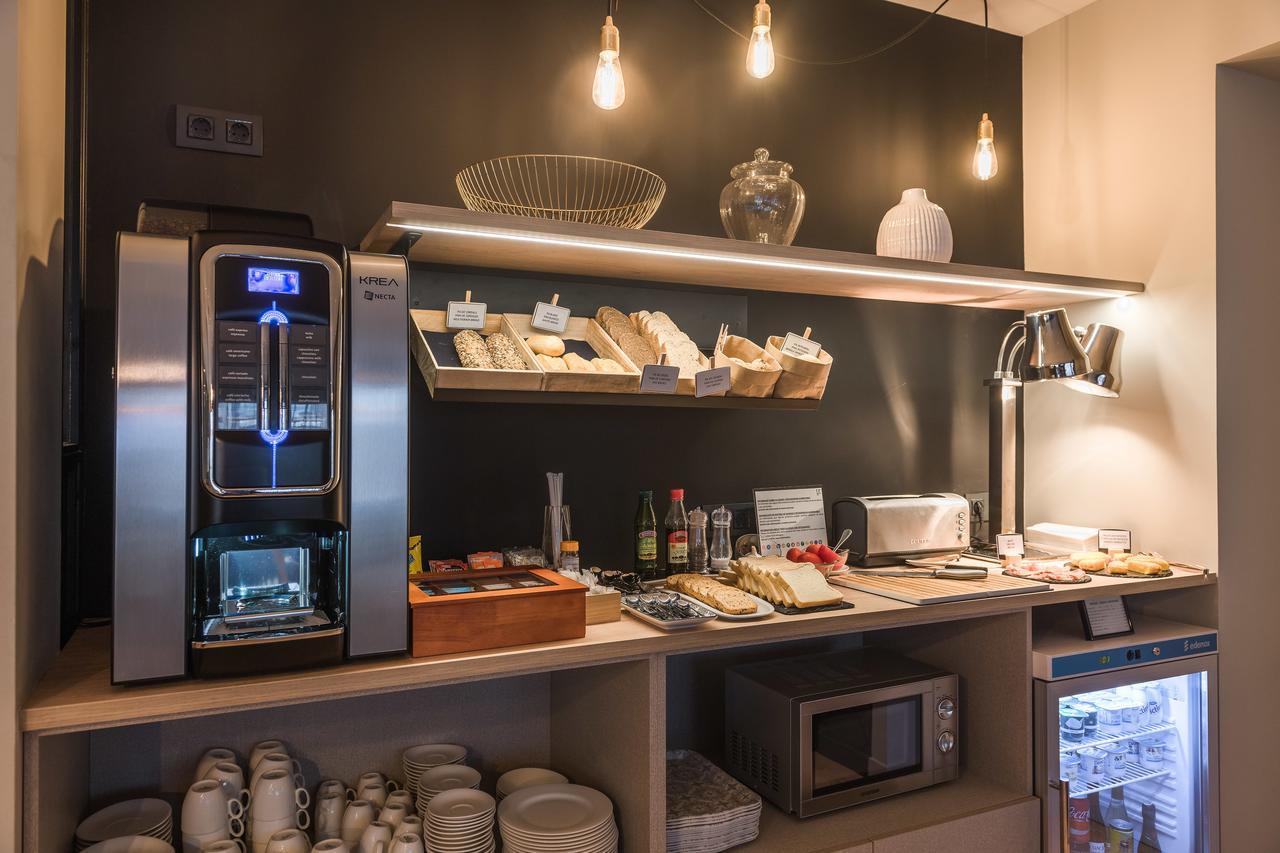 Up Rooms Vic Hotel Екстериор снимка