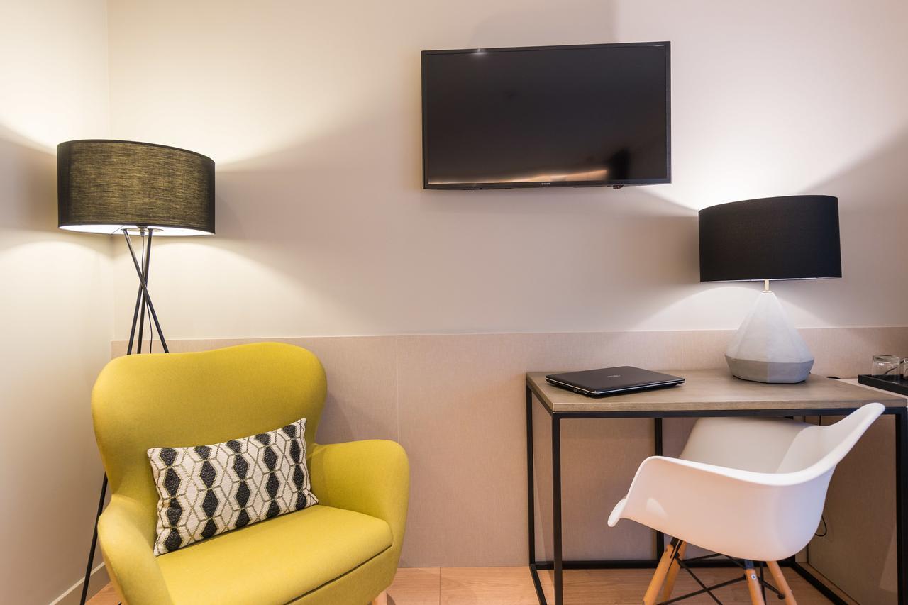 Up Rooms Vic Hotel Екстериор снимка