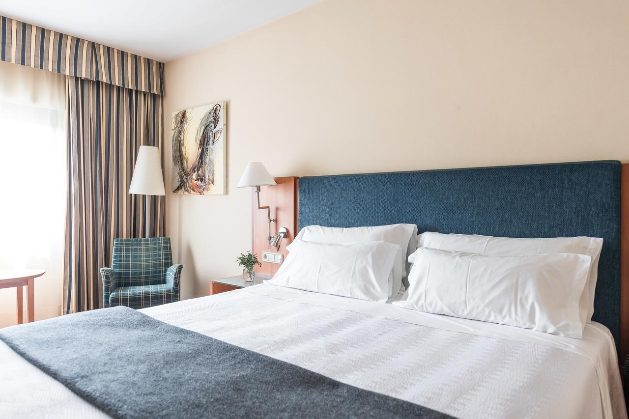 Up Rooms Vic Hotel Екстериор снимка