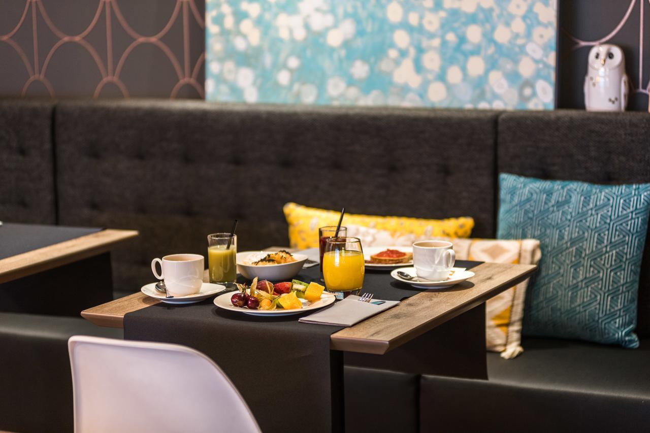 Up Rooms Vic Hotel Екстериор снимка