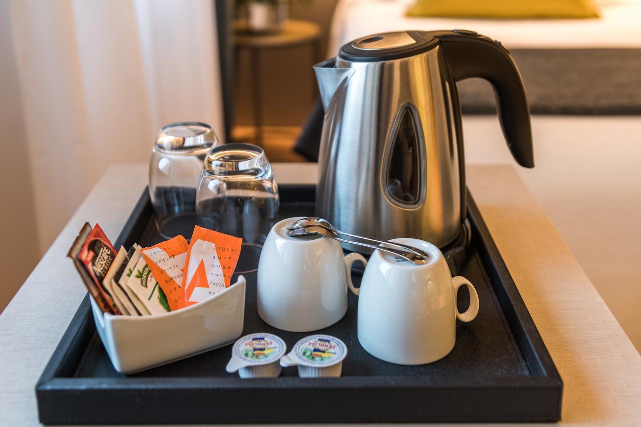 Up Rooms Vic Hotel Екстериор снимка