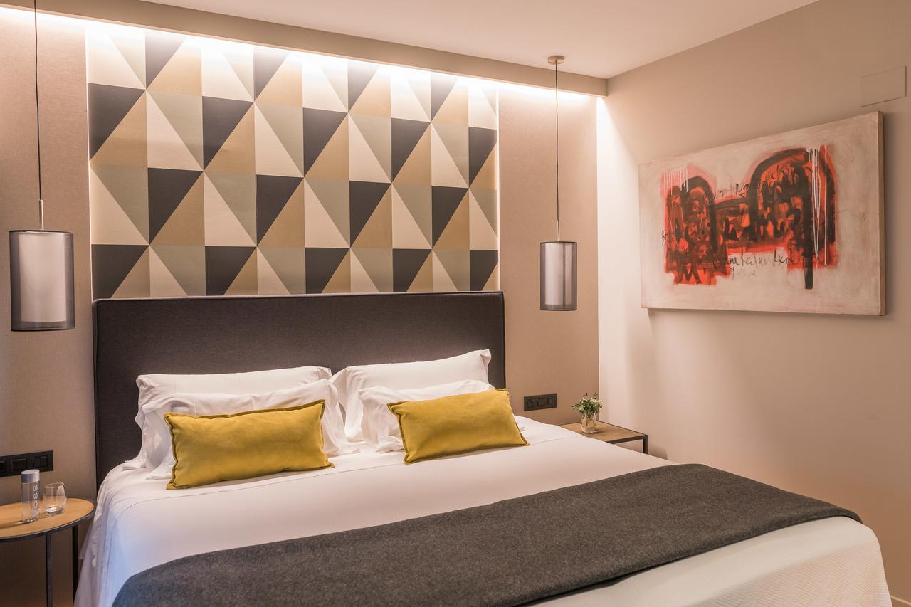Up Rooms Vic Hotel Екстериор снимка