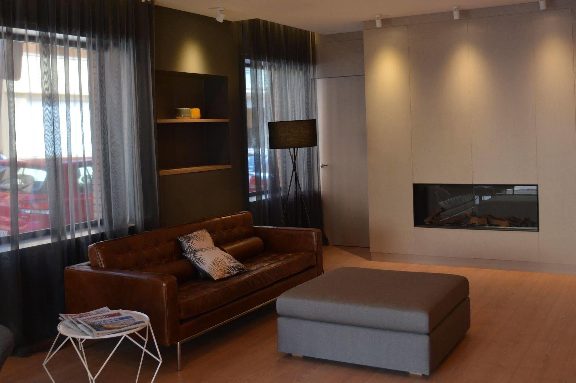 Up Rooms Vic Hotel Екстериор снимка