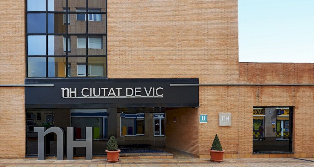 Up Rooms Vic Hotel Екстериор снимка