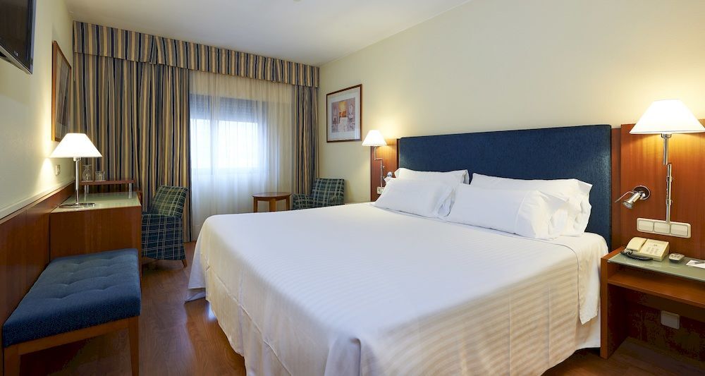Up Rooms Vic Hotel Екстериор снимка