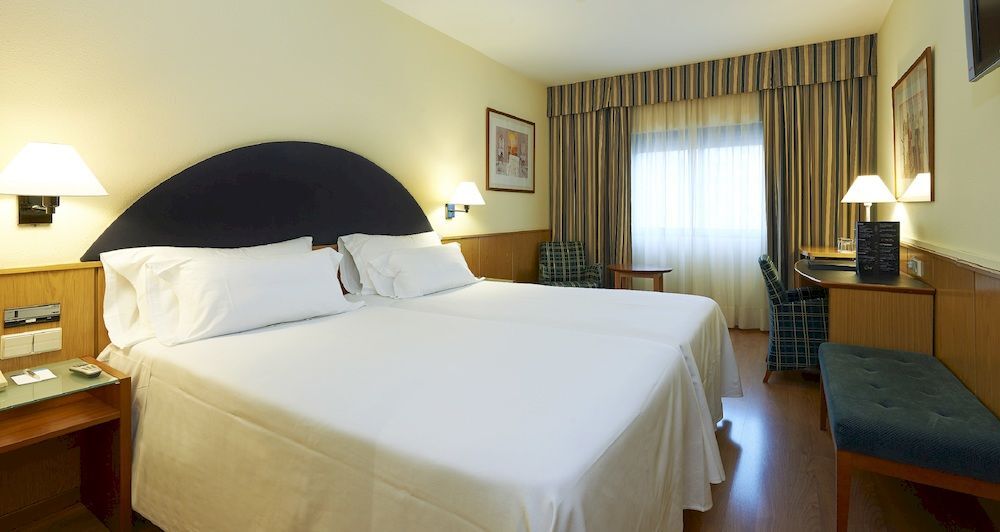 Up Rooms Vic Hotel Екстериор снимка